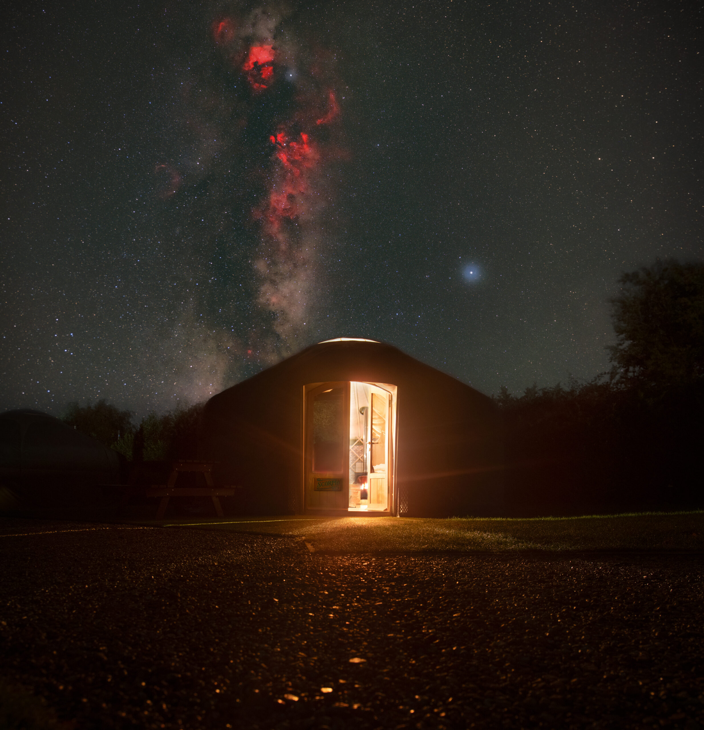 Stunning image of the star gazing yurt and cygnus constellation